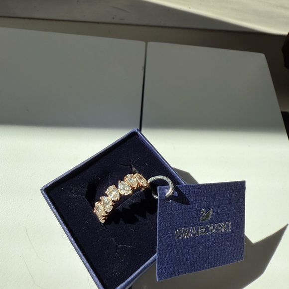 Swarovski Gold Crystal Ring - Picture 1 of 6